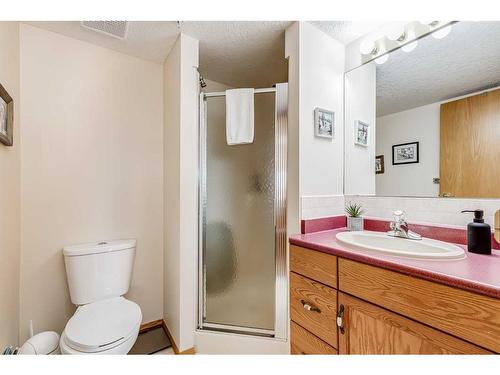 231-7229 Sierra Morena Boulevard Sw, Calgary, AB - Indoor Photo Showing Bathroom