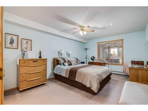 231-7229 Sierra Morena Boulevard Sw, Calgary, AB - Indoor Photo Showing Bedroom