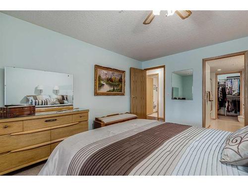 231-7229 Sierra Morena Boulevard Sw, Calgary, AB - Indoor Photo Showing Bedroom