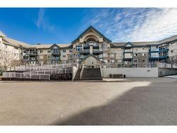 231-7229 Sierra Morena Boulevard SW Calgary, AB T3H 3L8