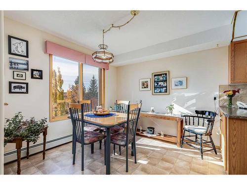 231-7229 Sierra Morena Boulevard Sw, Calgary, AB - Indoor Photo Showing Dining Room