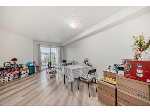 2318-2371 Eversyde Avenue Sw, Calgary, AB - Indoor