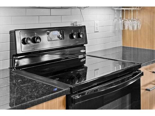 72-300 Marina Drive, Chestermere, AB - Indoor Photo Showing Kitchen