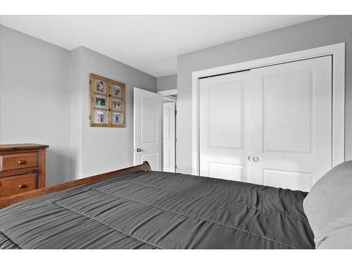 72-300 Marina Drive, Chestermere, AB - Indoor Photo Showing Bedroom