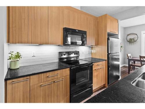 72-300 Marina Drive, Chestermere, AB - Indoor Photo Showing Kitchen