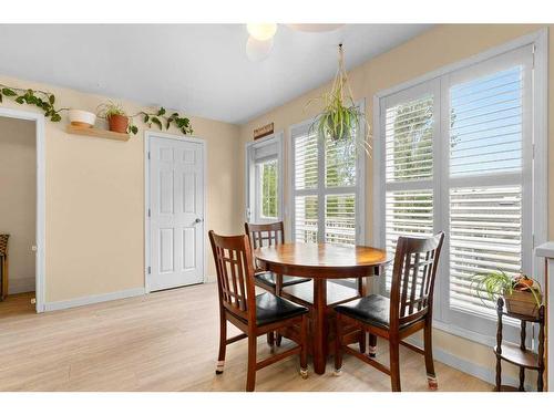 15-900 Allen Street Se, Airdrie, AB - Indoor Photo Showing Dining Room