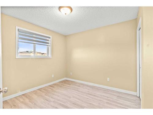 32 Panora Close Nw, Calgary, AB - Indoor Photo Showing Other Room