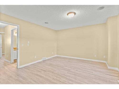 32 Panora Close Nw, Calgary, AB - Indoor Photo Showing Other Room