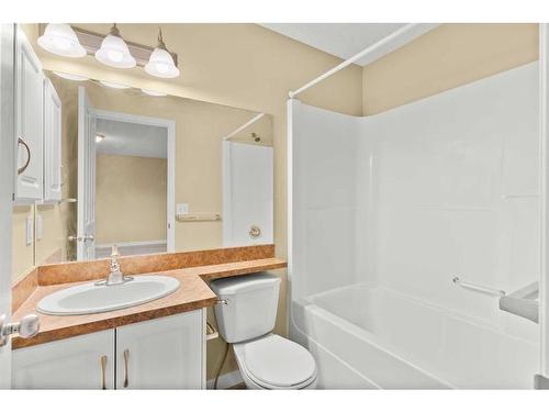 32 Panora Close Nw, Calgary, AB - Indoor Photo Showing Bathroom