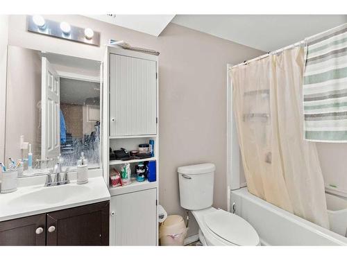 32 Panora Close Nw, Calgary, AB - Indoor Photo Showing Bathroom