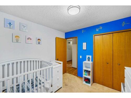 52 Hawkcliff Way Nw, Calgary, AB - Indoor Photo Showing Bedroom