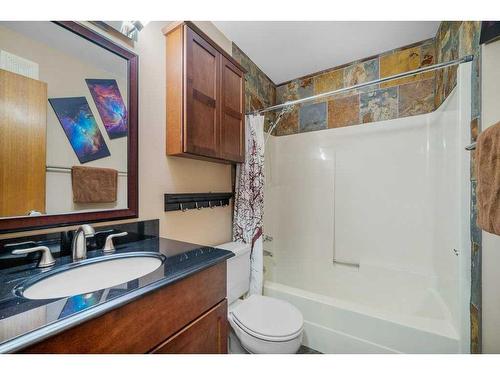 52 Hawkcliff Way Nw, Calgary, AB - Indoor Photo Showing Bathroom