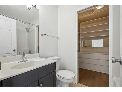 10 Tuscany Meadows Drive Nw, Calgary, AB - Indoor Photo Showing Bathroom