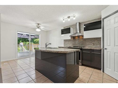 10 Tuscany Meadows Drive Nw, Calgary, AB - Indoor Photo Showing Kitchen