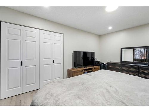 441-1305 Glenmore Trail Sw, Calgary, AB - Indoor Photo Showing Other Room