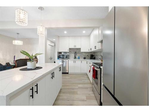 441-1305 Glenmore Trail Sw, Calgary, AB - Indoor Photo Showing Kitchen