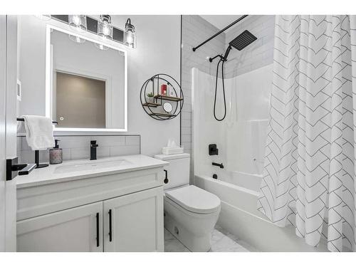 104 Silverado Plains Park Sw, Calgary, AB - Indoor Photo Showing Bathroom