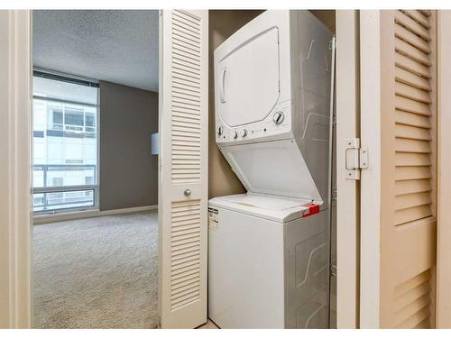 2205-215 13 Avenue Sw, Calgary, AB - Indoor Photo Showing Laundry Room