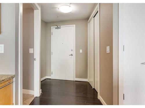 2205-215 13 Avenue Sw, Calgary, AB - Indoor Photo Showing Other Room