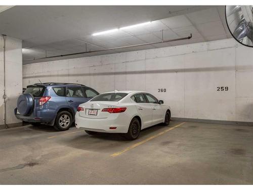 2205-215 13 Avenue Sw, Calgary, AB - Indoor Photo Showing Garage