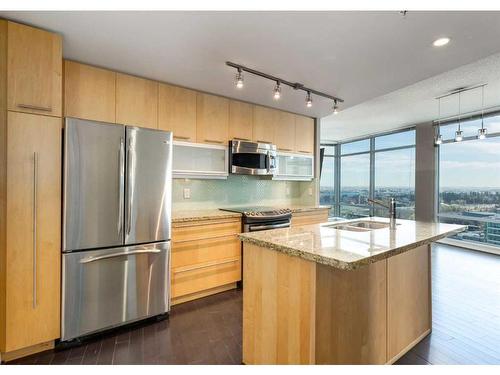 2205-215 13 Avenue Sw, Calgary, AB - Indoor Photo Showing Kitchen With Stainless Steel Kitchen