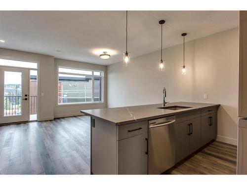 259 Royal Elm Road Nw, Calgary, AB - Indoor Photo Showing Kitchen