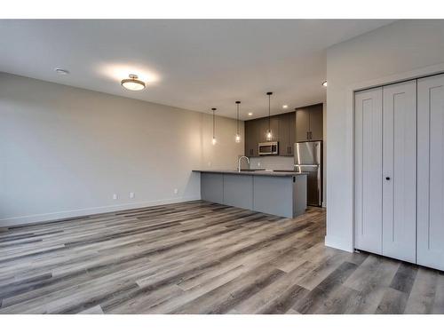 259 Royal Elm Road Nw, Calgary, AB - Indoor Photo Showing Kitchen