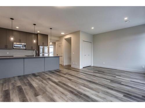 259 Royal Elm Road Nw, Calgary, AB - Indoor Photo Showing Kitchen