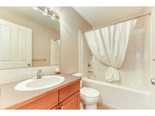 1275 Strathcona Road, Strathmore, AB - Indoor Photo Showing Bathroom