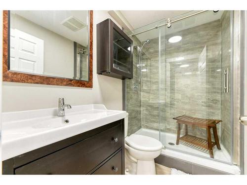 1275 Strathcona Road, Strathmore, AB - Indoor Photo Showing Bathroom