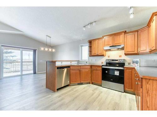 1275 Strathcona Road, Strathmore, AB - Indoor Photo Showing Kitchen