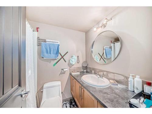 104-620 15 Avenue Sw, Calgary, AB - Indoor Photo Showing Bathroom