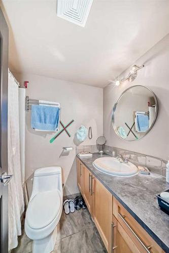 104-620 15 Avenue Sw, Calgary, AB - Indoor Photo Showing Bathroom