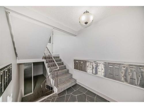 104-620 15 Avenue Sw, Calgary, AB - Indoor Photo Showing Other Room