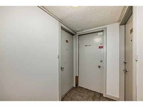 104-620 15 Avenue Sw, Calgary, AB - Indoor Photo Showing Other Room