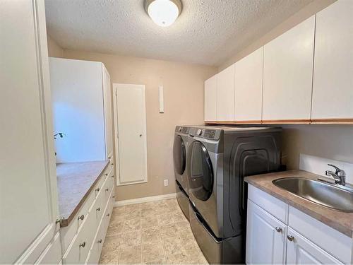 258 Centre Street South, Linden, AB - Indoor Photo Showing Laundry Room