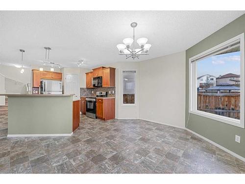 249 Evansmeade Point Nw, Calgary, AB - Indoor Photo Showing Kitchen