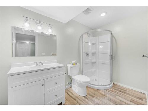 249 Evansmeade Point Nw, Calgary, AB - Indoor Photo Showing Bathroom