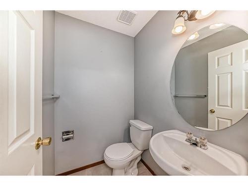 9 Harvest Park Place Ne, Calgary, AB - Indoor Photo Showing Bathroom