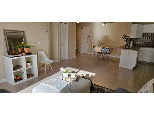 305-9 Country Village Bay Ne, Calgary, AB - Indoor