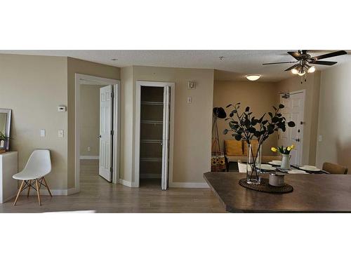 305-9 Country Village Bay Ne, Calgary, AB - Indoor