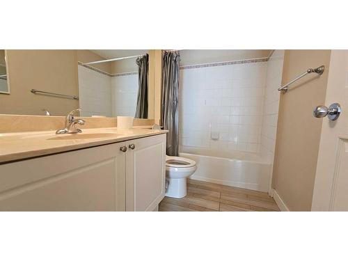 305-9 Country Village Bay Ne, Calgary, AB - Indoor Photo Showing Bathroom