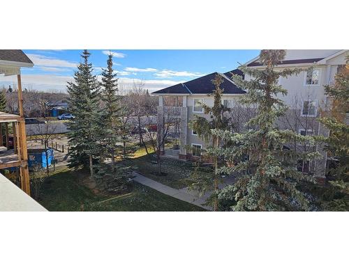 305-9 Country Village Bay Ne, Calgary, AB - Outdoor