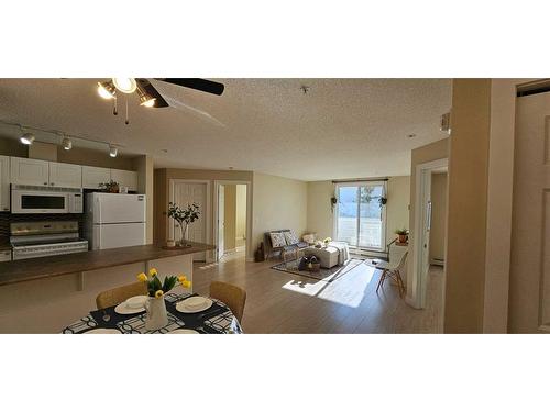 305-9 Country Village Bay Ne, Calgary, AB - Indoor