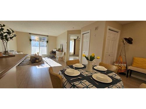 305-9 Country Village Bay Ne, Calgary, AB - Indoor Photo Showing Dining Room