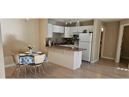 305-9 Country Village Bay Ne, Calgary, AB - Indoor