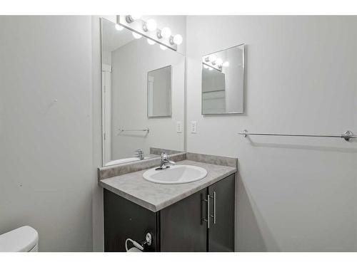 704-325 3 Street Se, Calgary, AB - Indoor Photo Showing Bathroom