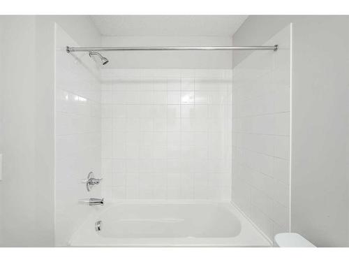 704-325 3 Street Se, Calgary, AB - Indoor Photo Showing Bathroom