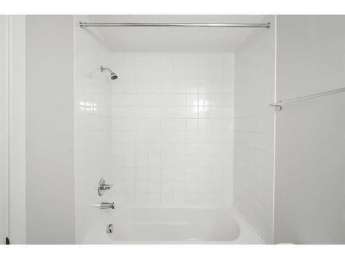 704-325 3 Street Se, Calgary, AB - Indoor Photo Showing Bathroom