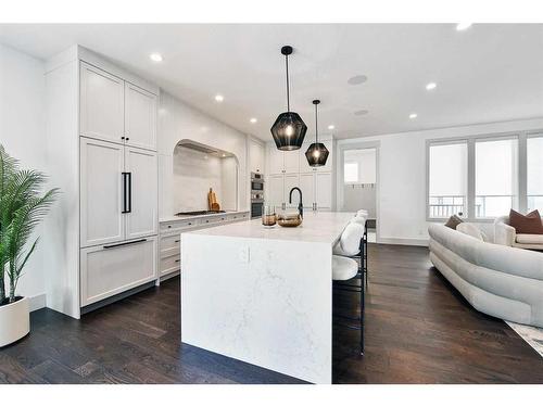 333 Bessborough Drive Sw, Calgary, AB - Indoor Photo Showing Kitchen With Upgraded Kitchen